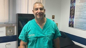 Αγωγή του Ιατροδικαστή Κραββαρίτη κατά της δικηγόρου και της οικογένειας Λαμπράκη